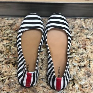 NWOT-size 7. Super cute striped flats.